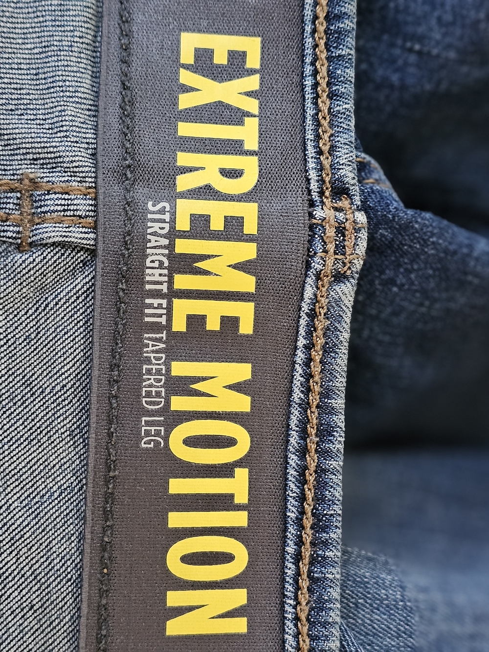 Men’s Lee Extreme Straight Fit Tapered Leg Jeans 46x32